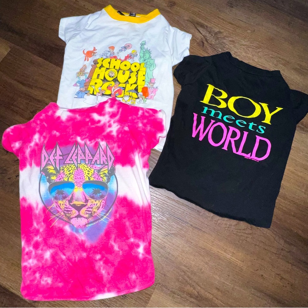 Like new! 90’s theme PetSmart Pet T-shirts
